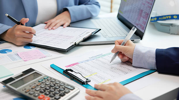 This image shows budget variance anaylsis is necessary element in budgeting templates.